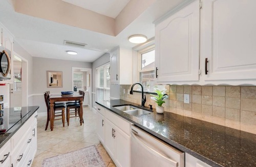 Northeast Carrollton House | Cul-De-sac - Pet-Friendly - Sleeps 9 home – Ideal for long Stays!