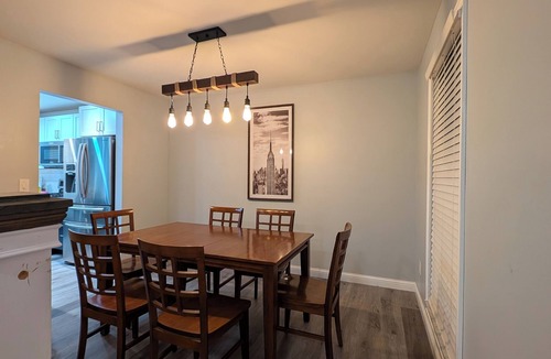 Columbus House | cul-de-sec home 4BR 3.5 Baths Sleeps 7 Jacuzzi tub