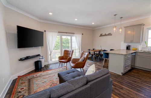 Lakewood Condo | Cumberland Emerald | Walk to Dining