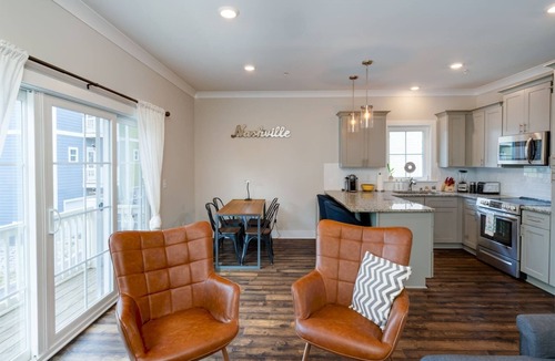 Lakewood Condo | Cumberland Emerald | Walk to Dining