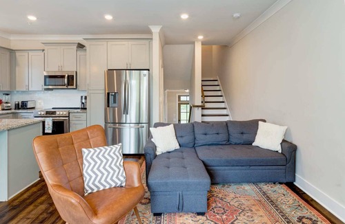 Lakewood Condo | Cumberland Emerald | Walk to Dining