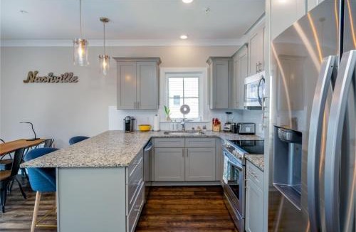 Lakewood House | Cumberland Emerald - Walk to Dining