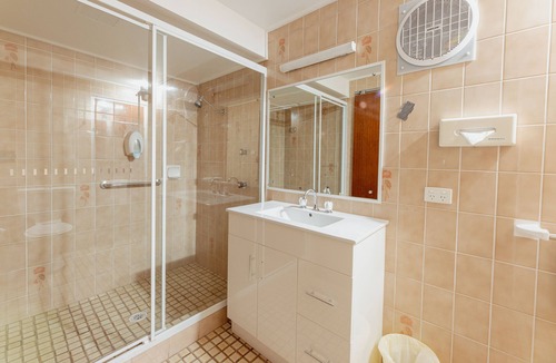 Cessnock Hotel | Cumberland Motor Inn