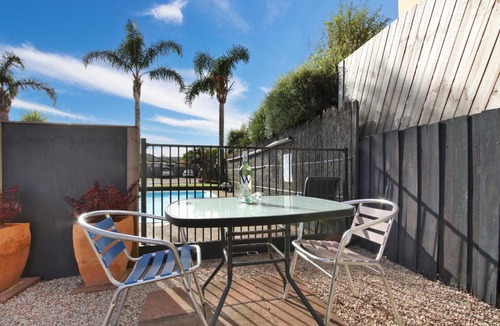 Lakes Entrance Hotel | Cunningham Shore Motel