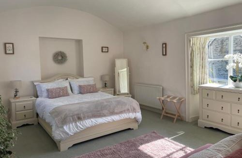 Nailsworth House | Cupcake Cottage: Quintessential Cotswold Cottage