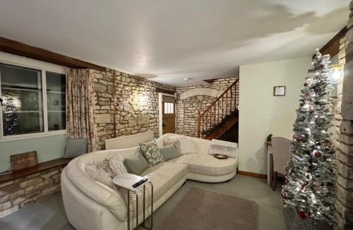 Nailsworth House | Cupcake Cottage: Quintessential Cotswold Cottage