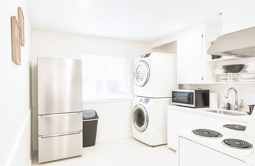 Sunnyvale West Apartment | Cupertino 2BR w/AC/Washer/Dryer/EV on 1F