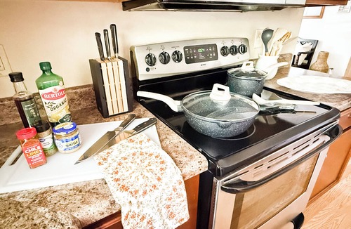 Durham House | Curated Duke Retreat Minutes to DPAC, downtown Espresso, Eco+, Fire Pit