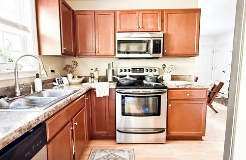 Durham House | Curated Duke Retreat Minutes to DPAC, downtown Espresso, Eco+, Fire Pit