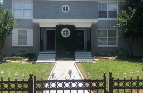Kessler Apartment | Curated Local Art Retreat, Steps from Bishop Arts