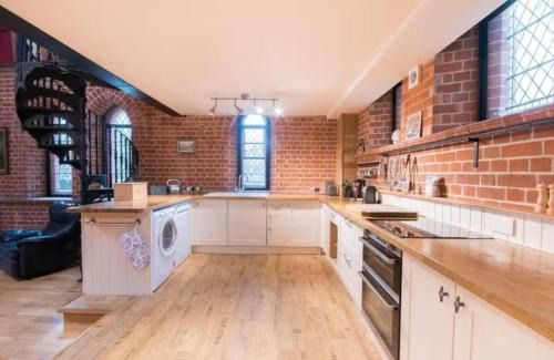 Netley House | Curbridge Chapel