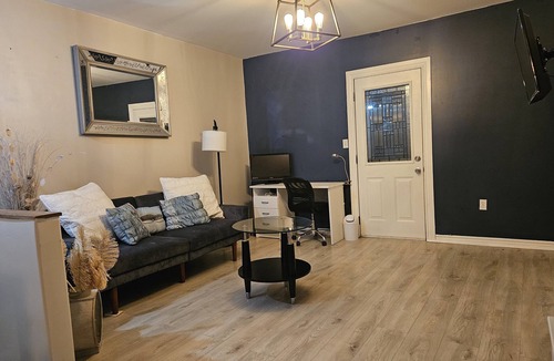 Deseronto Apartment | Curby 2-bedroom apartment is warm and comfortable in Deseronto