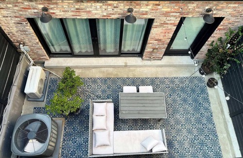 Shaw House | Curious Carriage Rooftop in Shaw