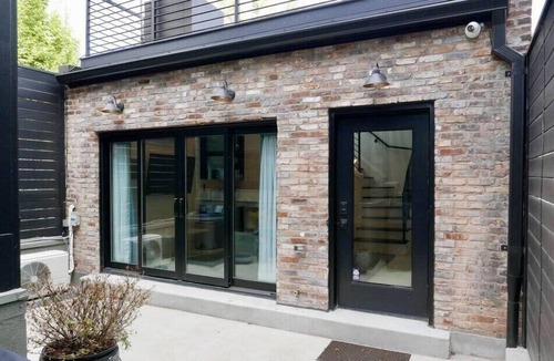 Shaw House | Curious Carriage Rooftop in Shaw