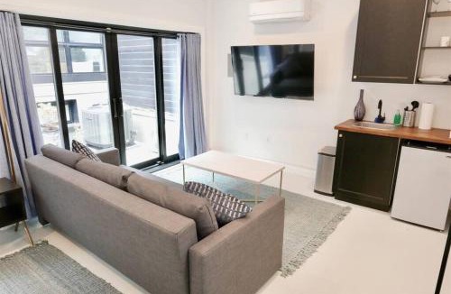 Shaw House | Curious Carriage Rooftop in Shaw