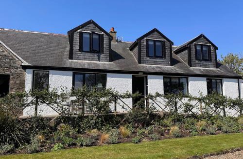 Kilchoman House | Curlew Cottage - Peaceful Setting Stunning Views