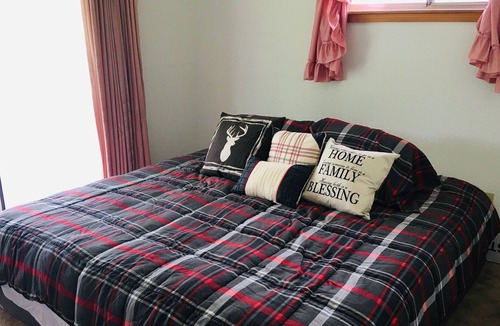 Curlew House | Curlew Kettle River Paradise Waterfront Paradise