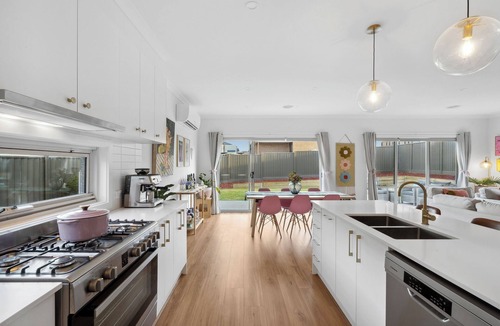 Curlewis House | Curlewis home by the Bay