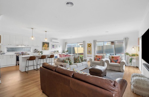 Curlewis House | Curlewis home by the Bay