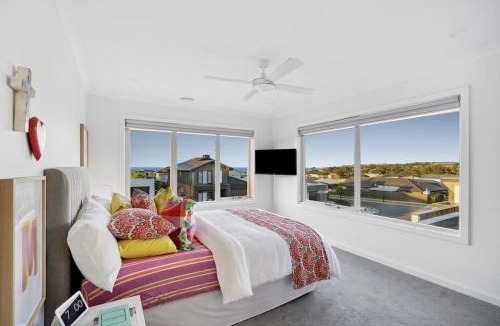 Curlewis House | Curlewis home by the Bay