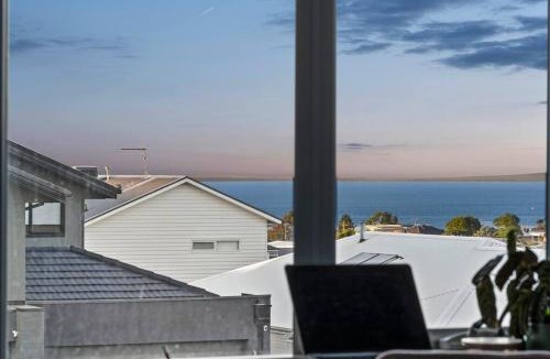 Curlewis House | Curlewis home by the Bay