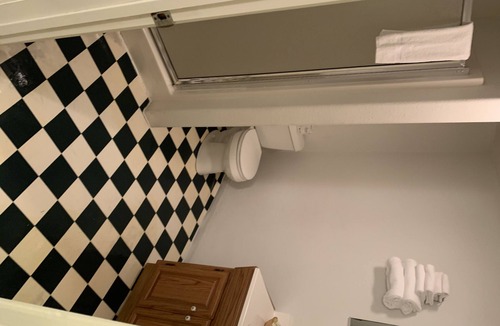 Sekiu Hotel | Curley's, E - Motel - 1 Queen/3 Single/Kitchen