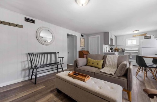 Bradford Cottage | Current Cottage Waterside 1 Bed 1 Ba Private Pond