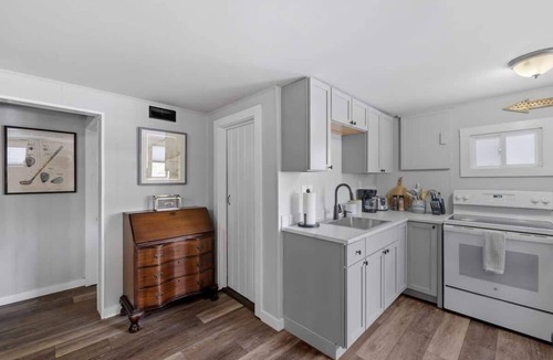 Bradford Cottage | Current Cottage Waterside 1 Bed 1 Ba Private Pond