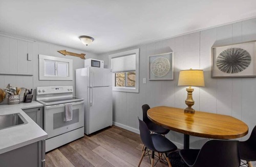 Bradford Cottage | Current Cottage Waterside 1 Bed 1 Ba Private Pond