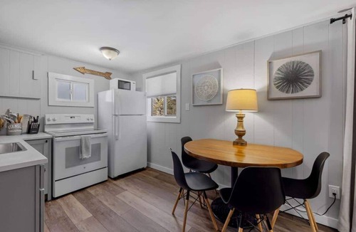 Bradford Cottage | Current Cottage Waterside 1 Bed 1 Ba Private Pond