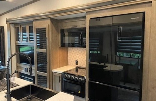 Van Buren RV Rental | Current River Luxury in a Camper