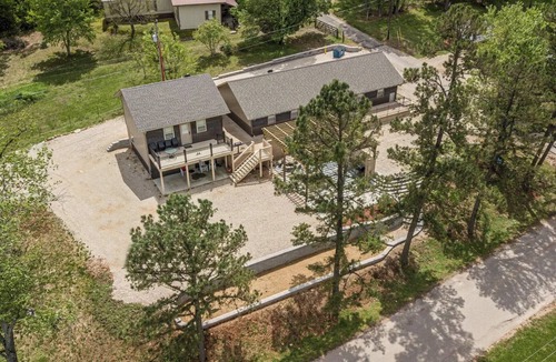Van Buren Apartment | Current River Retreat 4- 2 Bedroom - Sleeps 6 - Cozy Apartment