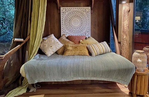 Currumbin Valley Cottage | Currumbin Rainforest Treehouse