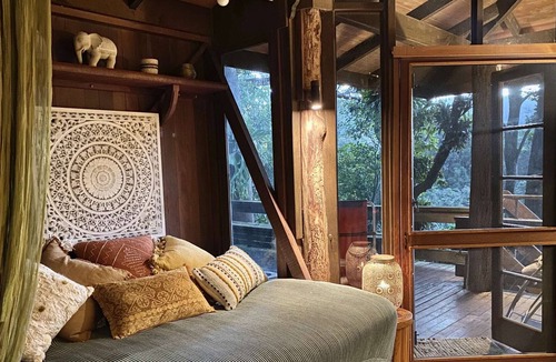 Currumbin Valley Cottage | Currumbin Rainforest Treehouse