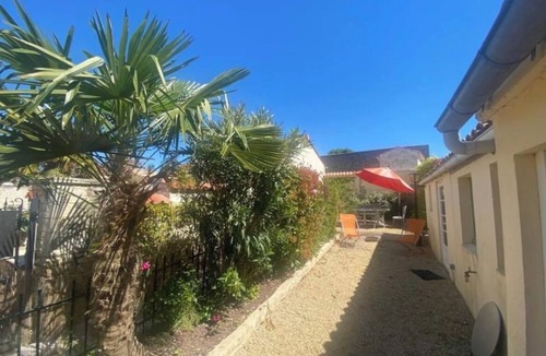 Curzon House | CURZON, 15 MINUTES FROM THE OCEAN