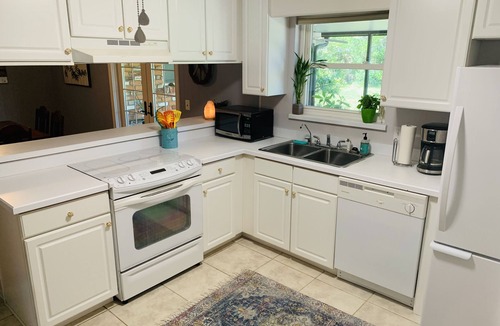 Southside House | Cush Jax Baymeadows Ranch, Close to Everything!