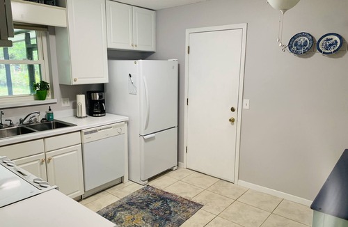 Southside House | Cush Jax Baymeadows Ranch, Close to Everything!