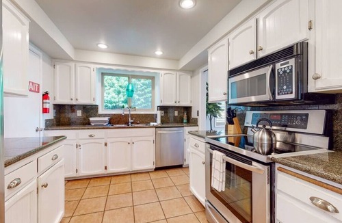 Brookings House | CUSHING COURT TRANQUILITY