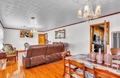 Starkville House | Cushman Ct, 2BR, Walk to dining/shopping
