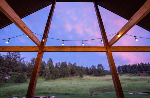 Custer House | Custer's Retreat - 2 BD Cabin