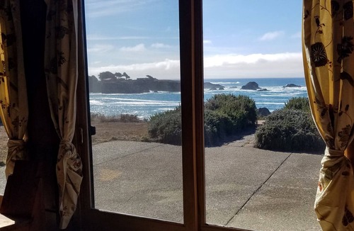 Caspar House | Custom Built Extended Stay Gated Estate on the Edge of Caspar Anchorage Bay