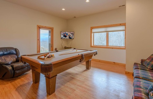 Boone Cabin | Custom-Built Log Cabin Near Activities