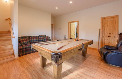 Boone Cabin | Custom-Built Log Cabin Near Activities