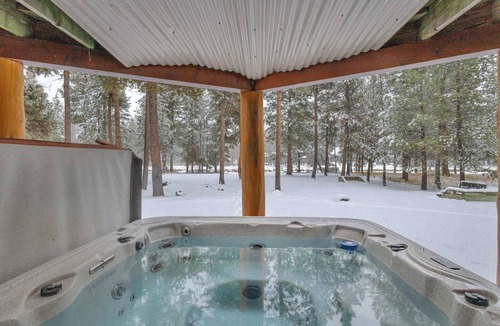 Oregon Water Wonderland Cabin | Custom Built Log Cabin Deschutes River, floating