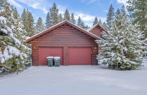 Oregon Water Wonderland Cabin | Custom Built Log Cabin Deschutes River, floating