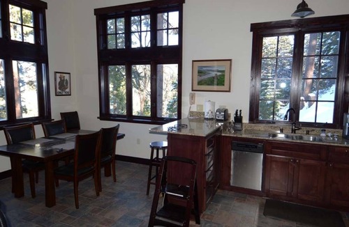 Yosemite West Cottage | Custom Cottage, Fireplace, Views, A/C, Private Deck, Central to Yosemite Park