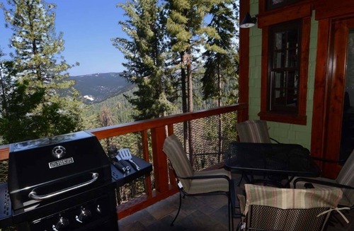 Yosemite West Cottage | Custom Cottage, Fireplace, Views, A/C, Private Deck, Central to Yosemite Park