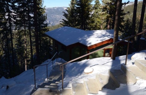 Yosemite West Cottage | Custom Cottage, Fireplace, Views, A/C, Private Deck, Central to Yosemite Park