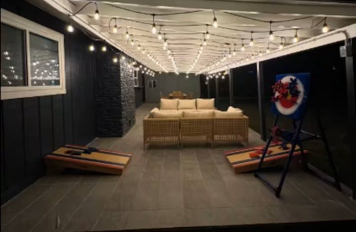 North Austin Civic Association House | Custom Designer Home. Sleeps 9. Close to domain Q2