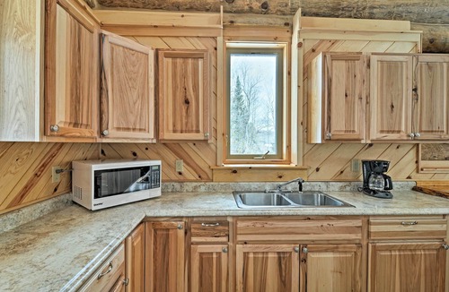 Tustin Cabin | Custom Log Cabin w/Deck & 45 Acres By Pine River!